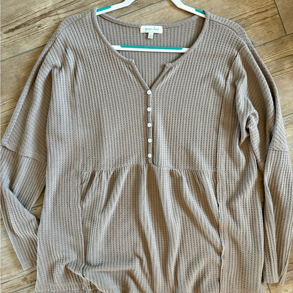 Grace & Lace Women's Taupe Long Sleeve Top large